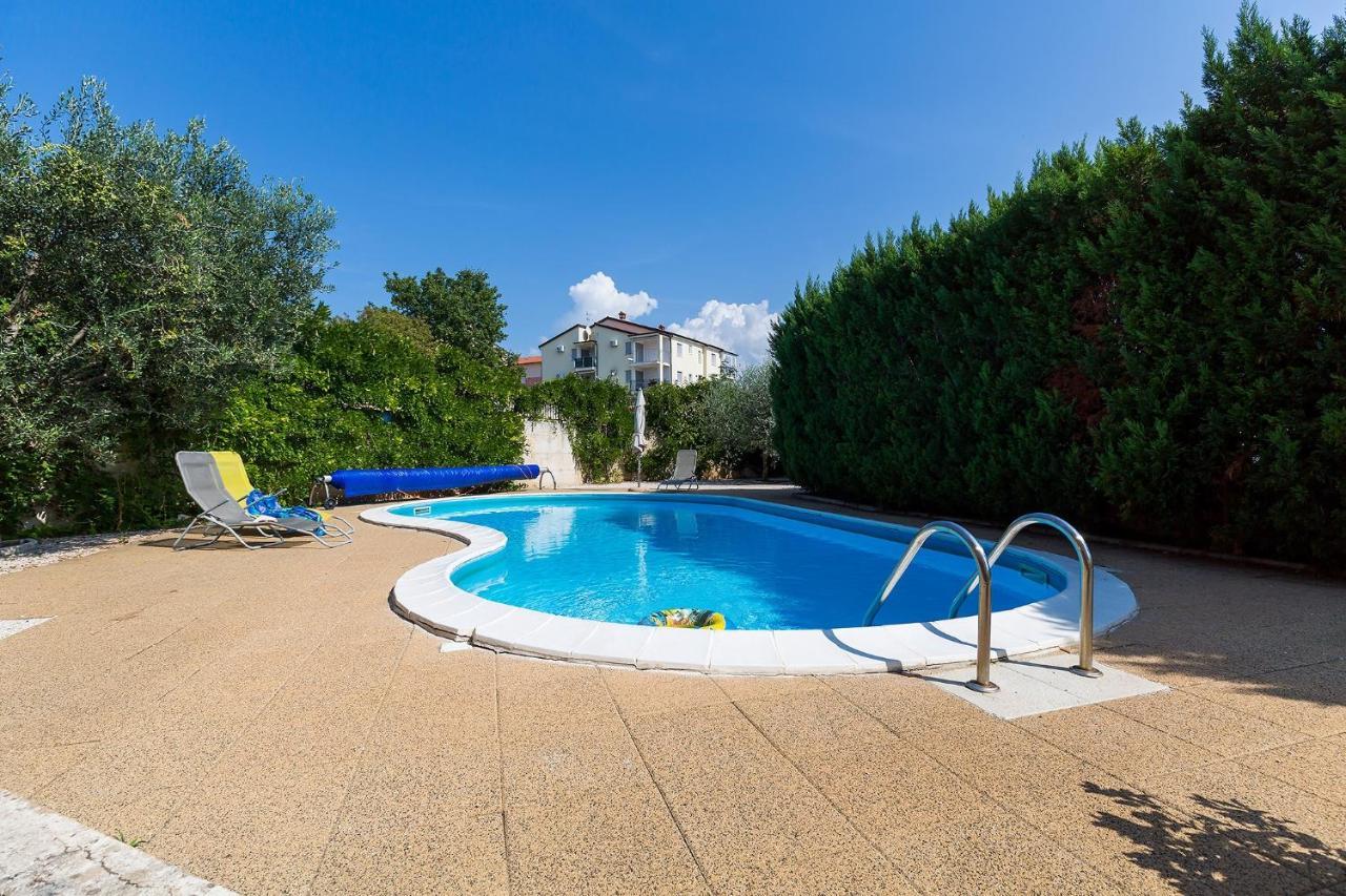 Apartments With A Swimming Pool Novigrad - 7078 Eksteriør billede