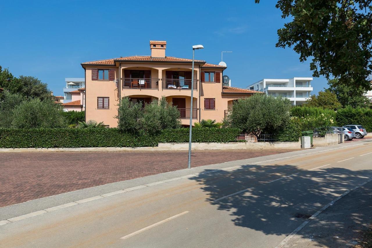 Apartments With A Swimming Pool Novigrad - 7078 Eksteriør billede