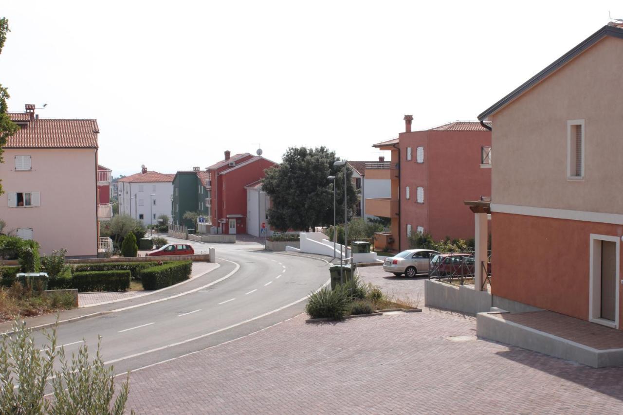 Apartments With A Swimming Pool Novigrad - 7078 Eksteriør billede